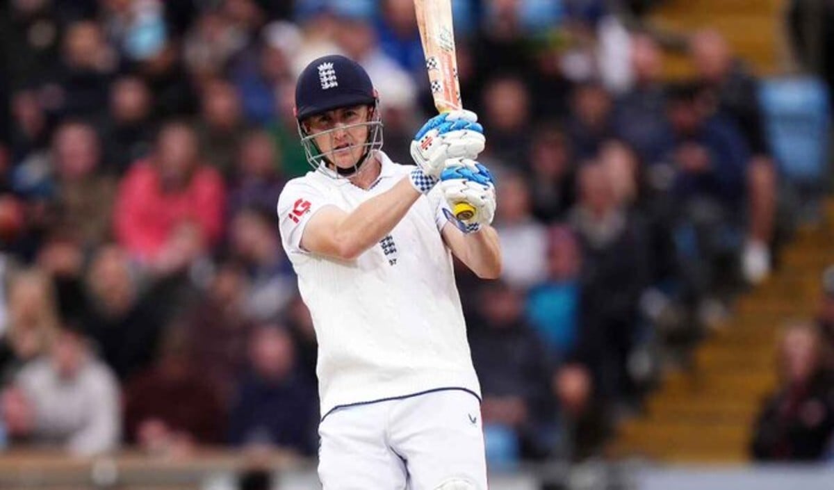 England vs Pakistan: Harry Brook और Joe Root की बैटिंग से बैकफुट पर मेहमान, मेजबानों को मिली 195 रनों की बढ़त