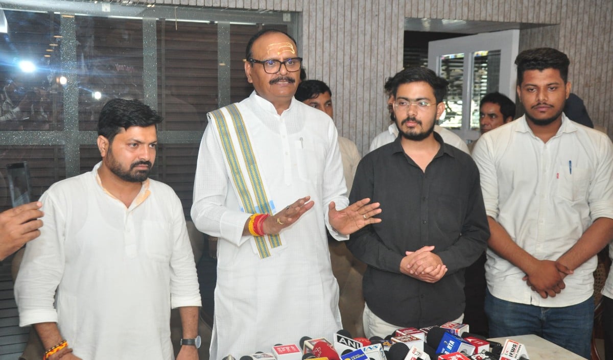 Reservation हटाओ आंदोलन का ऐलान: सरकार बातचीत को तैयार, लेकिन संघर्ष अभी बाकी, हर्ष दुबे से मिले ब्रजेश पाठक