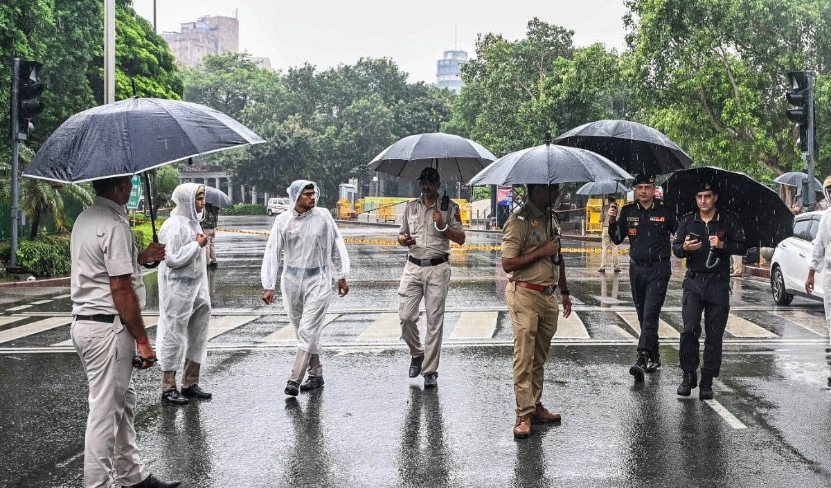 IIT Delhi Student Suicide | IIT दिल्ली में छात्र की मौत के बाद हड़कंप! रिटायर्ड जज और AIIMS एक्सपर्ट करेंगे जांच, पुलिस ने दर्ज किया उकसावे का केस