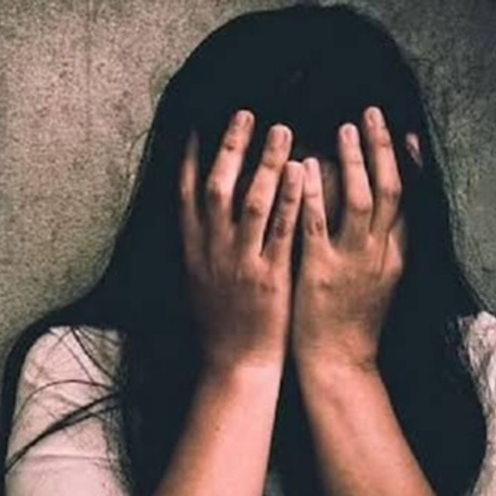 दरोगा ने शादी का झांसा देकर छात्रा से किया दुष्कर्म:दोस्त के कमरे पर ले गया था दरोगा, छात्रा ने दर्ज कराया मुकदमा, दरोगा फरार