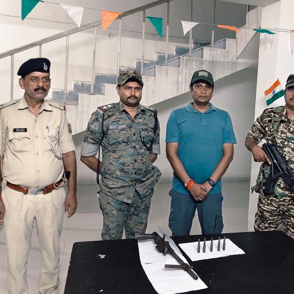 औरंगाबाद- लांगुराही जंगल में नक्सल विरोधी अभियान:कट्टा और पांच जिंदा कारतूस बरामद, गुप्त सूचना पर पहाड़ी क्षेत्र में पहुंची पुलिस-CAPF टीम