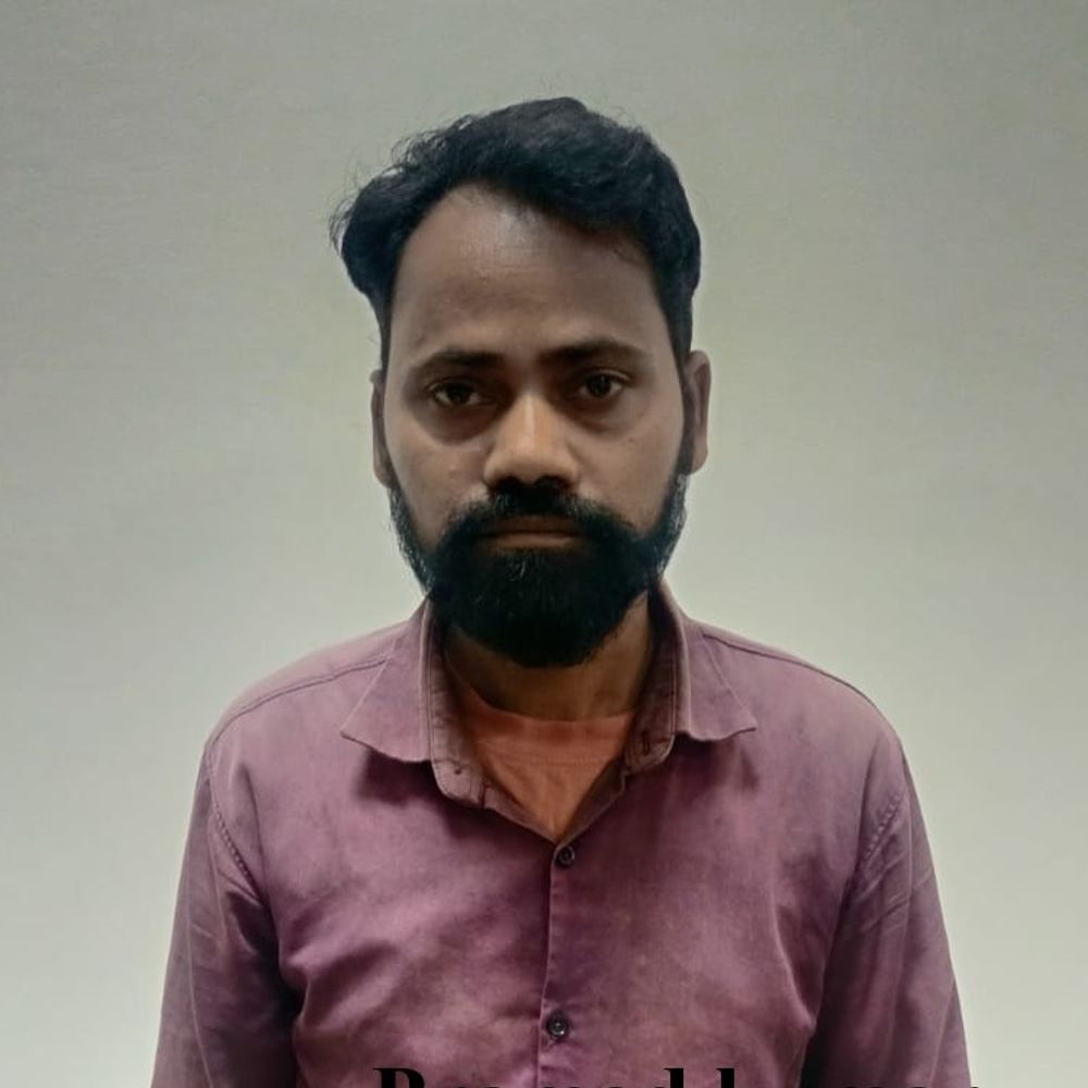 आजमगढ़ में गैंगस्टर एक्ट का 50 हजार का इनामी गिरफ्तार:कैसरबाग के ग्लोब पार्क के पास दोस्त से मिलने आया था आरोपी, एसटीएफ ने दबोचा