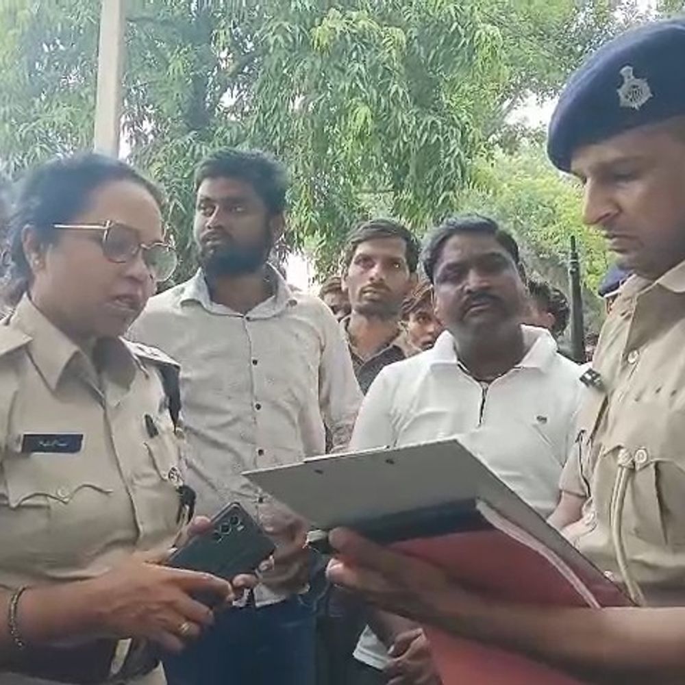 समस्तीपुर में बाइक की टक्कर से महिला की मौत:हादसे के विरोध में आक्रोशित परिजन, स्थानीय लोगों ने सड़क जाम किया, पुलिस ने समझा बुझाकर हटवाया