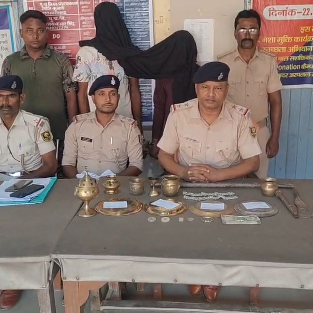 बंद घर में चोरी करने वाले दो बदमाश गिरफ्तार:5 लाख का सामान चोरी कर ले गए थे, निशानदेही पर नगद और जेवरात बरामद