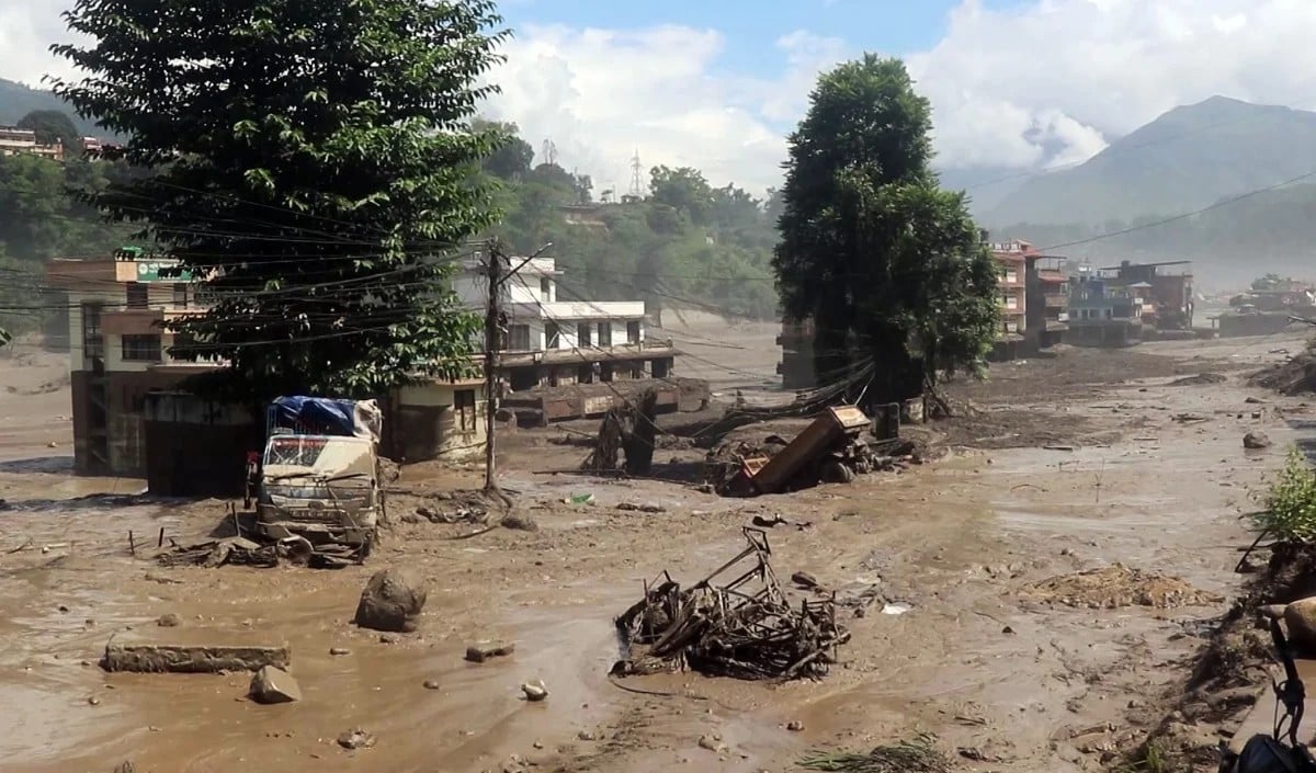 Nepal Floods का गहरा असर: Sonauli Border पर 16 किमी लंबा जाम, ठप हुआ India-Nepal Trade और सप्लाई चेन