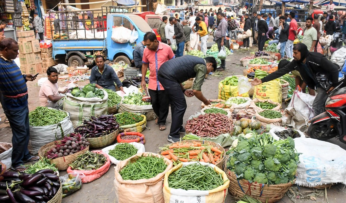 Food Inflation ने बिगाड़ा रसोई का बजट, 4.45% हुई खुदरा महंगाई, आम आदमी की Pocket पर बढ़ा Pressure