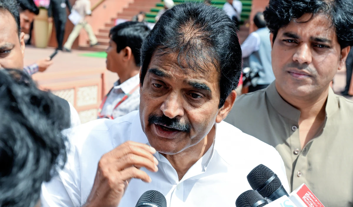 KC Venugopal की Shashi Tharoor को चेतावनी, ऐसे बयानों से BJP को होता है फायदा