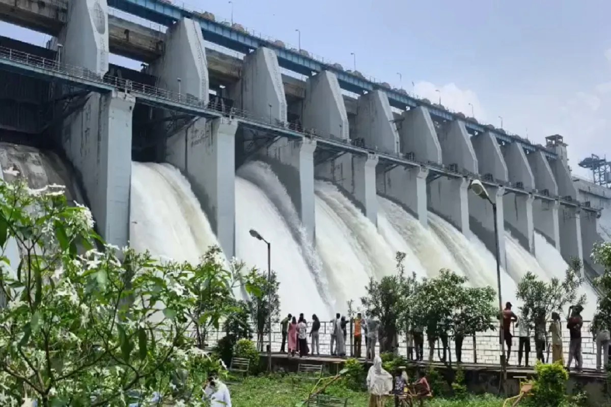 Korba News: देखो मैं कैसे तैरकर बाहर आता हूं, दोस्त संग शर्त लगा डैम में कूदा युवक, 48 घंटे बाद भी लापता