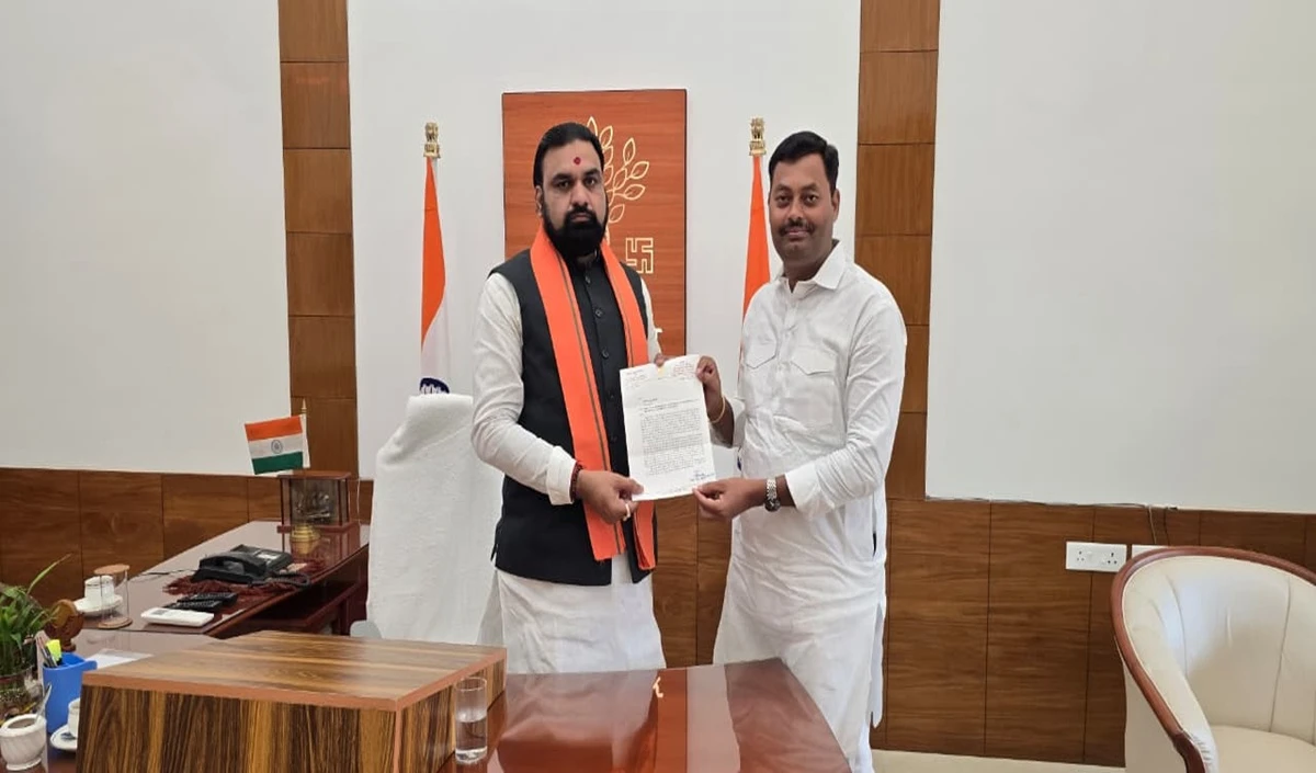वीर चौहरमल धाम को Tourist Spot बनाने की मांग, Minister Lakhendra Paswan ने CM से की मुलाकात