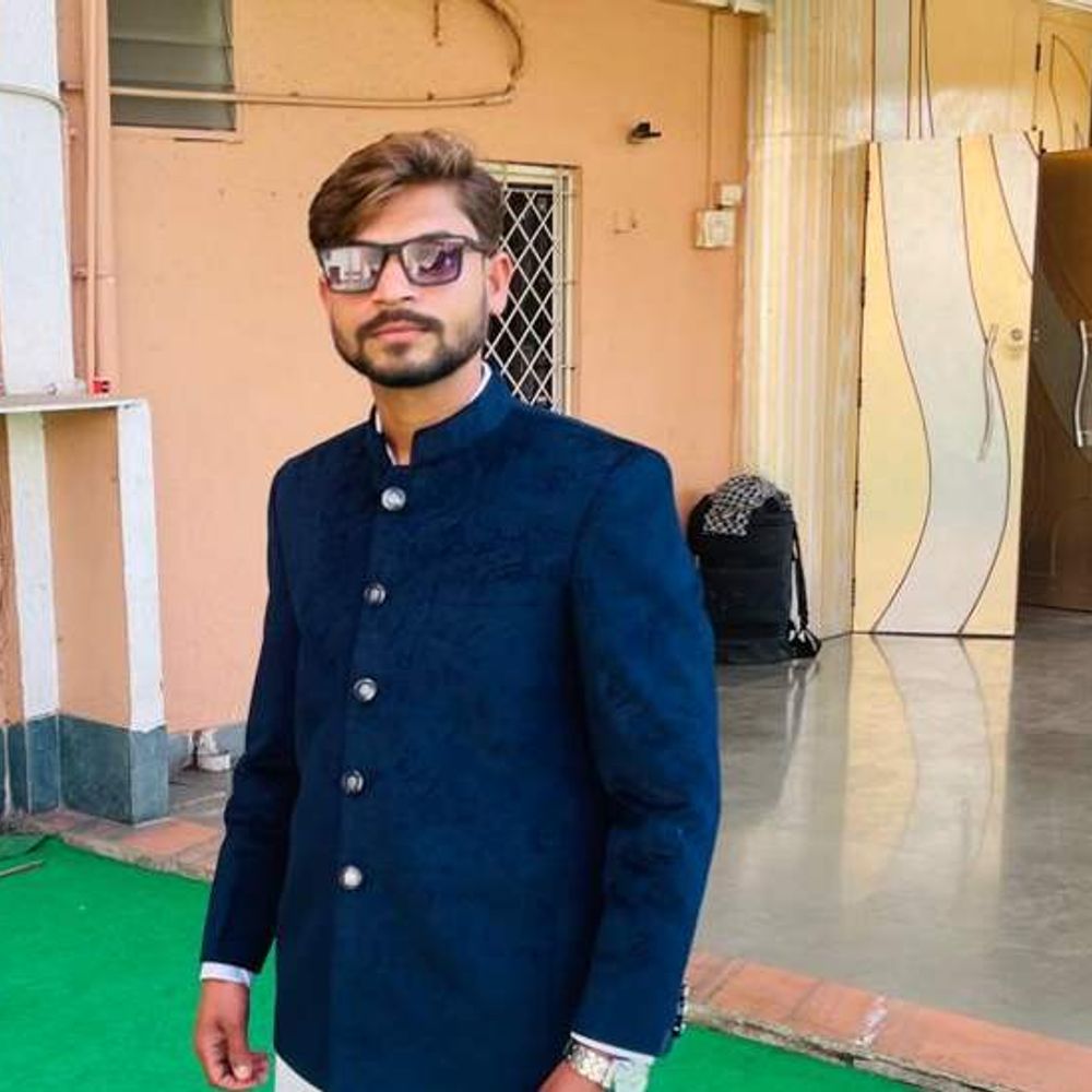 प्रेम प्रसंग के चलते युवक ने फांसी लगाई:सागर की पुलिस ट्रेनिंग कर रही युवती के लिए आया था इंदौर; चार बहनों का इकलौता भाई था