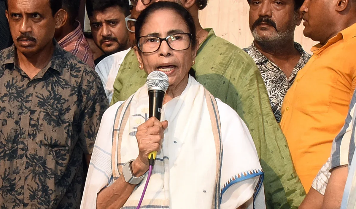 Asish Banerjee के निधन पर Mamata Banerjee का छलका दर्द, कहा- झूठे आरोपों से थे परेशान
