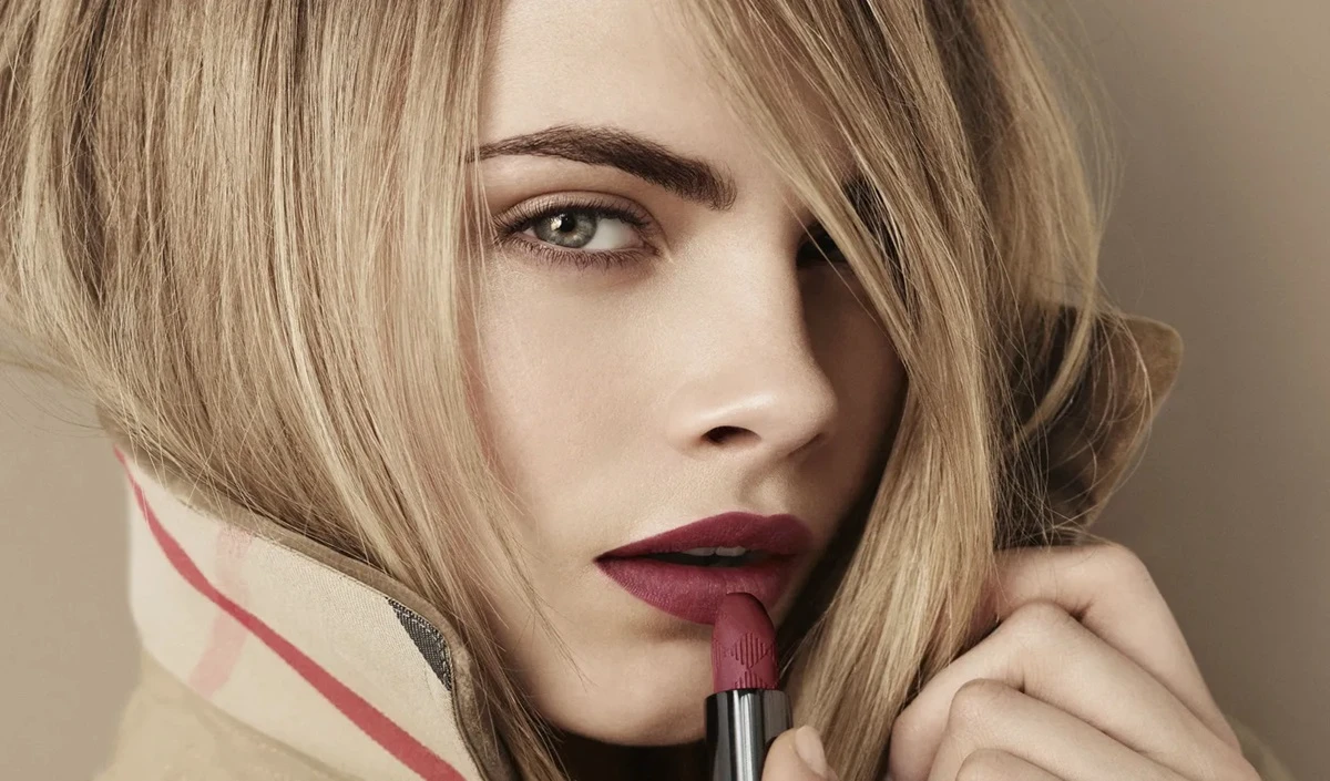 Matte vs Glossy Lipstick: बारिश में Matte या Glossy Lipstick? जानें उमस भरे मौसम में कौन है ज्यादा Long Lasting