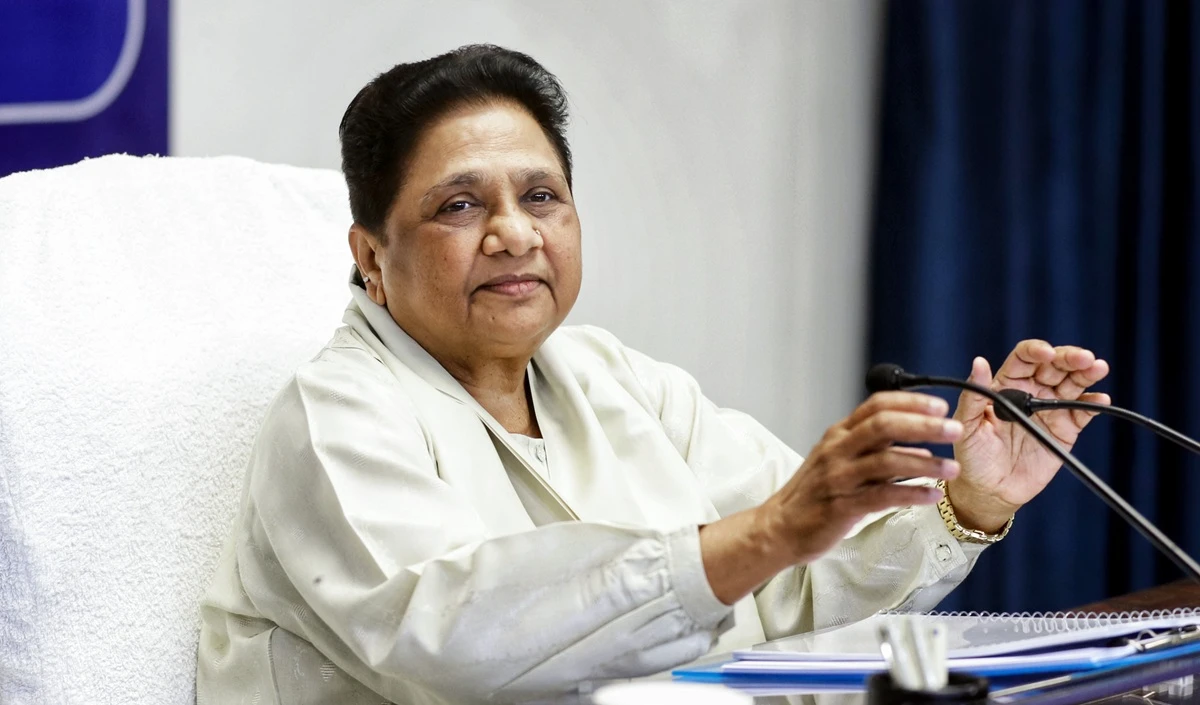 Mayawati Target SP: PDA में ‘P’ का मतलब पंडित बताना सपा का राजनीतिक छलावा