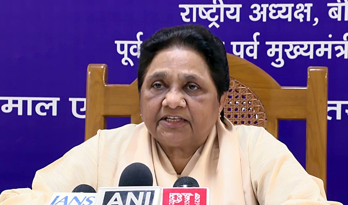 Mayawati की Hijab विवाद पर नसीहत: Ambedkar का संविधान सबको समान अधिकार देता है