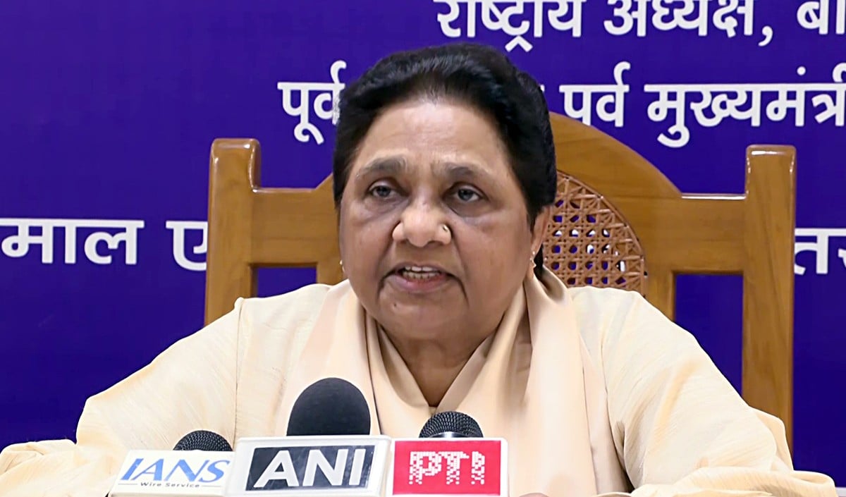 Akhilesh Yadav के ‘चवन्नी’ वाले बयान पर Mayawati का पलटवार, कहा- जाट समाज से मांफी मांगें