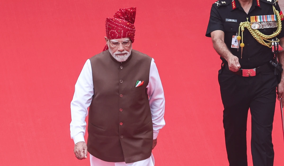 PM Modi के Tiranga Pocket Square पर कांग्रेस का वार, Pawan Khera बोले, लगता है साहब ने उर्दू में…