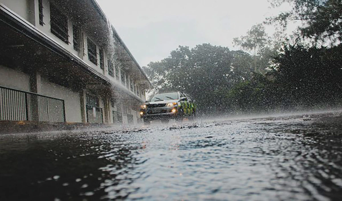 Monsoon Driving Tips: बारिश में फॉग हटाने का सही तरीका, हर ड्राइवर को पता होनी चाहिए ये ट्रिक