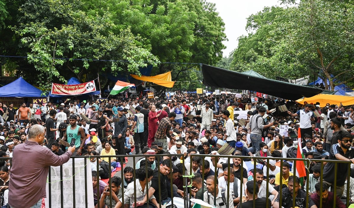 NEET Protest: प्रदर्शनकारियों पर दर्ज FIR रद्द कराने SC पहुंची केंद्र सरकार, मंगलवार को सुनवाई