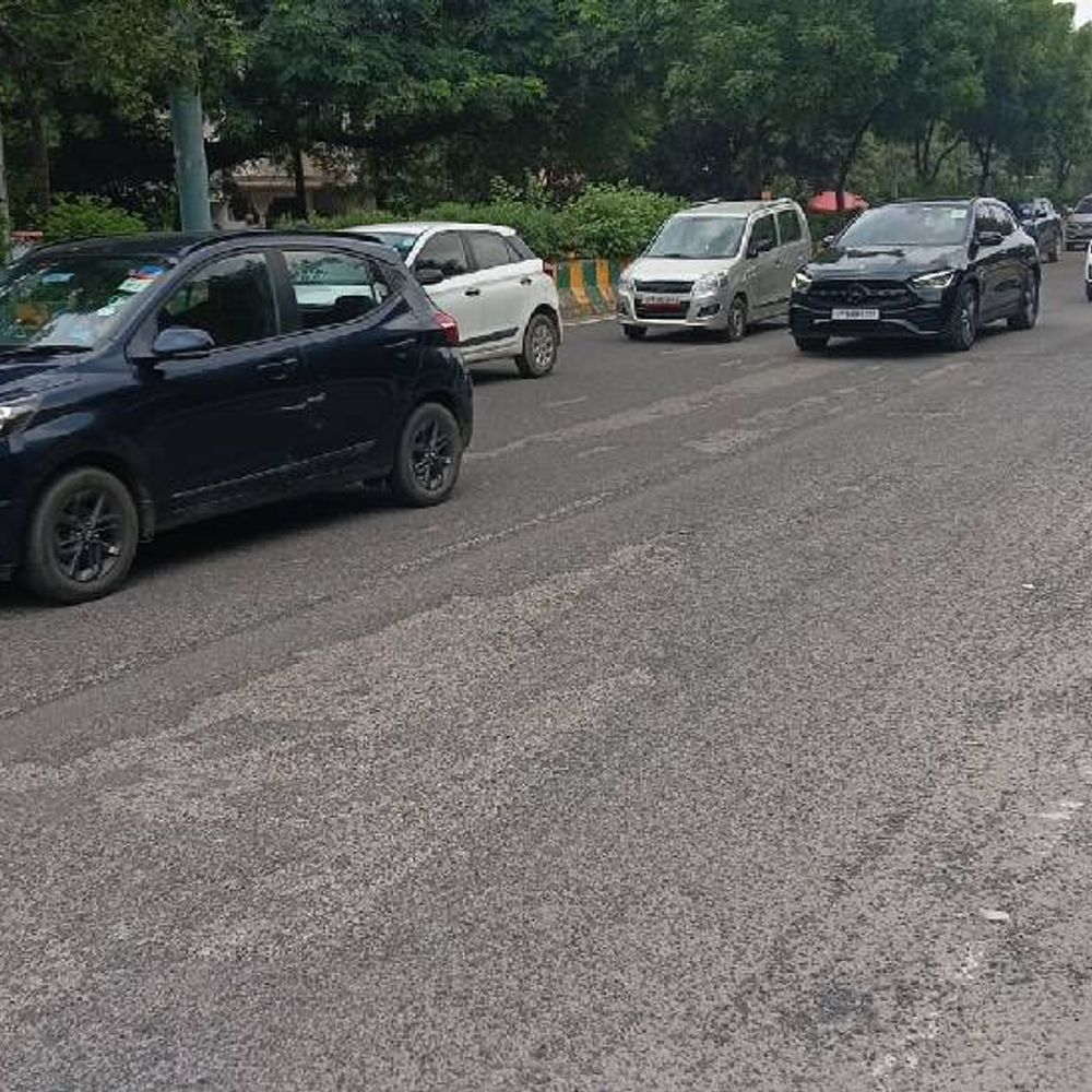 नोएडा जाम से 3 लाख लोगों को राहत:12 लेन का फ्लाईओवर बनेगा, तकनीकी परीक्षण पूरा, तीन कंपनियां सोमवार को प्रेजेंटेशन देंगी