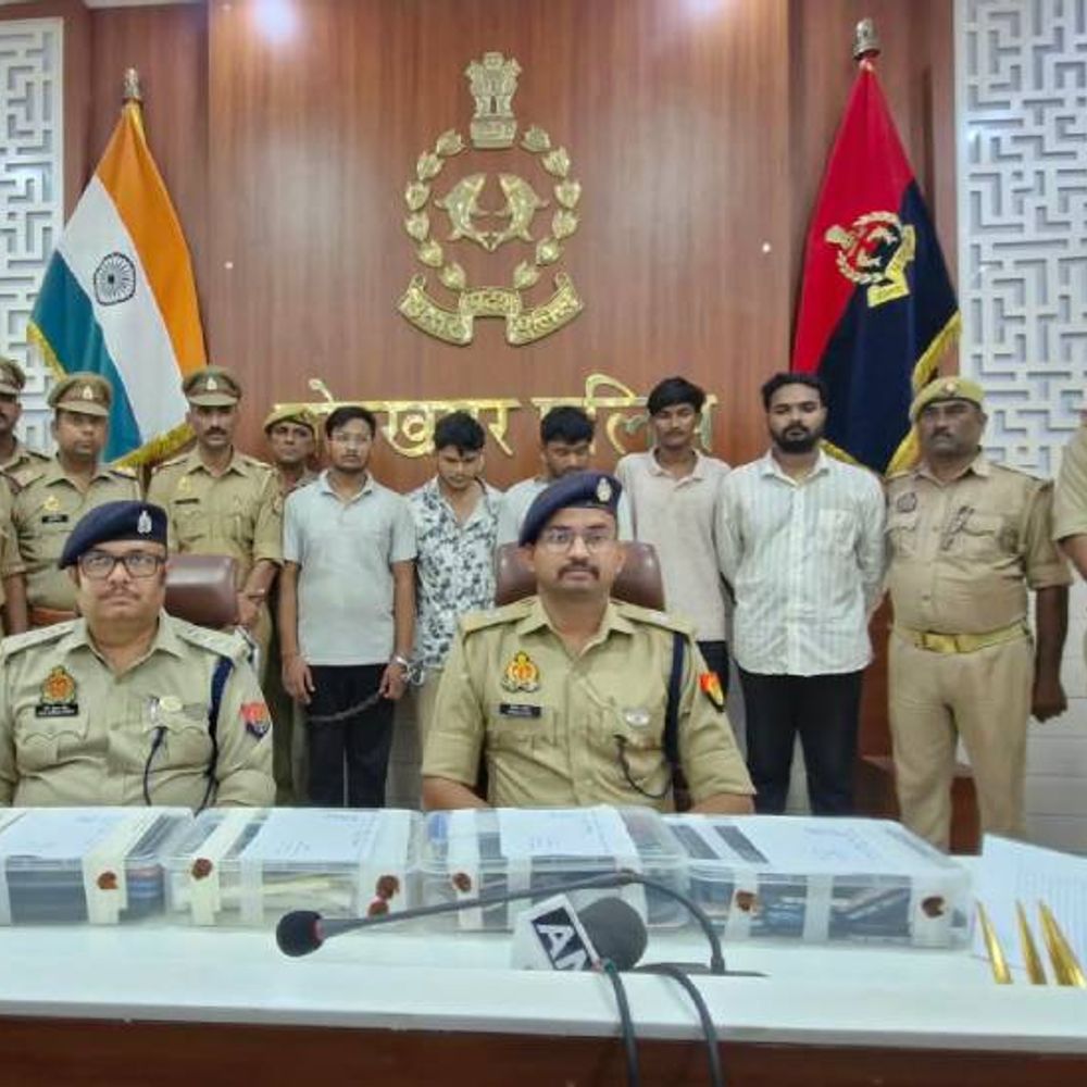गोरखपुर से रेडी-अन्ना पोर्टल से ठगी करने वाले 5 गिरफ्तार:ऑनलाइन गेमिंग में लगवाते थे सट्‌टा, अन्य राज्यों से भी जुड़े हैं तार