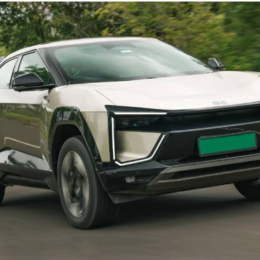 महिंद्रा BE6 स्पोर्ट EQ 15 अगस्त को लॉन्च होगी:इलेक्ट्रिक SUV तीन स्क्रीन के साथ आएगी, 79kWh की बैटरी के साथ 683km चलेगी