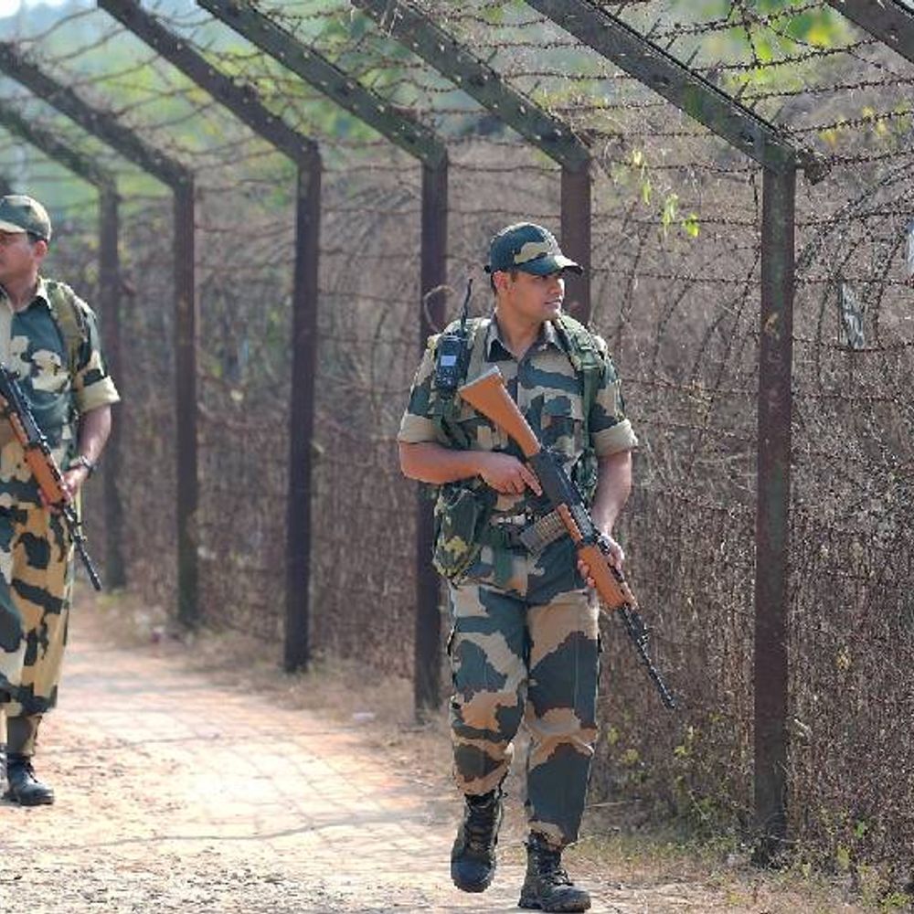 ISI से जुड़ा पाकिस्तानी आतंकी बांग्लादेश बॉर्डर से गिरफ्तार:फर्जी दस्तावेजों पर भारत में रह रहा था; कोलकाता के कारपेंटर ने की थी मदद