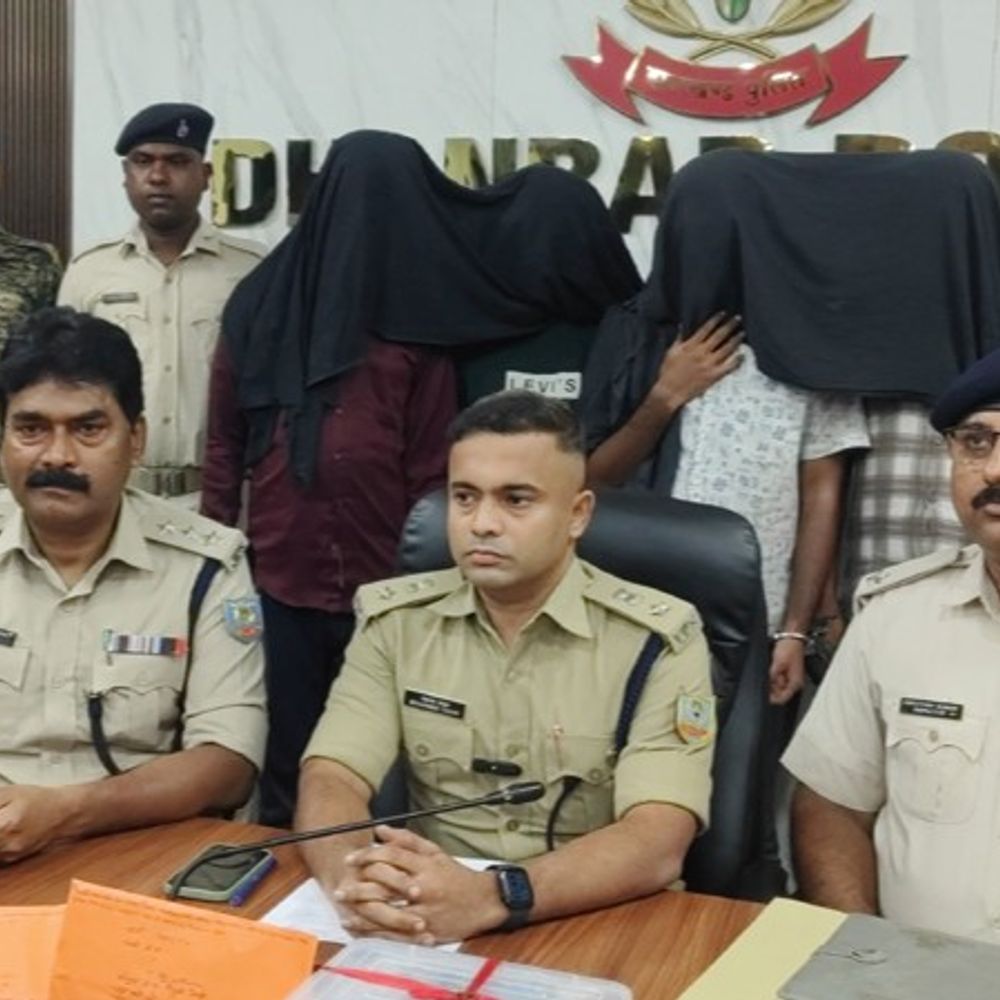 फर्जी सिम से साइबर ठगी का खुलासा:64 सिम से ठगी करने वाले चार गिरफ्तार, एक नाबालिग हिरासत में