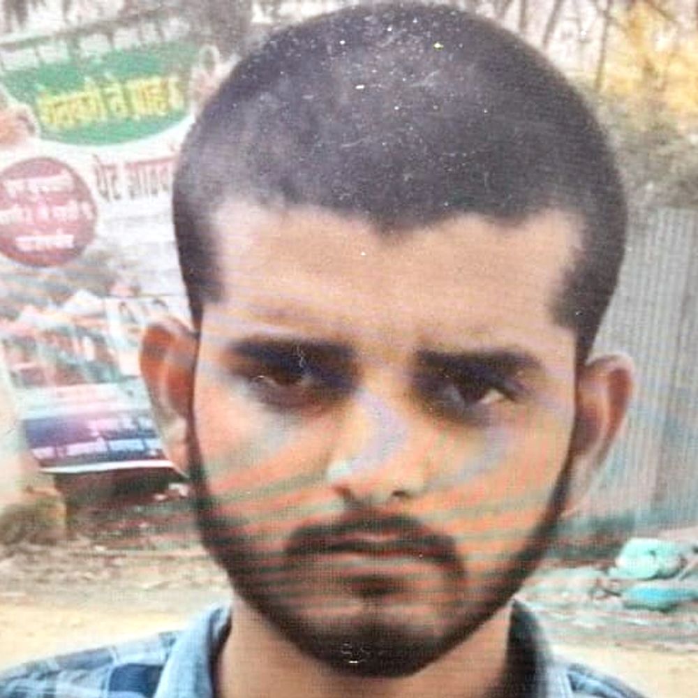 जमशेदपुर के कदमा में 24 वर्षीय युवक ने की आत्महत्या:एक माह से शराब दुकान में कर रहा था काम, घटना के पीछे की वजह स्पष्ट नहीं
