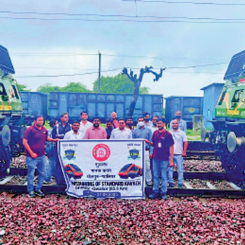 रेल यात्रियों का ‘कवच’…:68.5 किमी ट्रैक पर लगे 1036 ‘डिजिटल पहरेदार’; लोको पायलट से चूक होने पर भी सिस्टम खुद लगा देगा ब्रेक