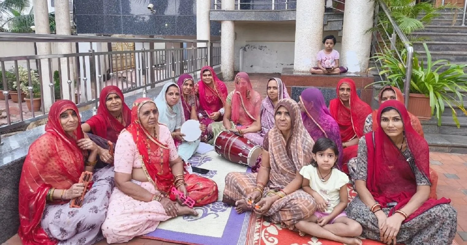 राजस्थान से कर्नाटक तक गूंज रही मारवाड़ी भजनों की मिठास, श्रावण-भाद्रवा में रोज शाम जुटती हैं राजस्थान मूल की महिलाएं