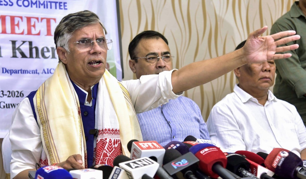 Pawan Khera का BJP पर गंभीर आरोप, Dimaagi Naxals विवाद में युवाओं को हिंसा की धमकी