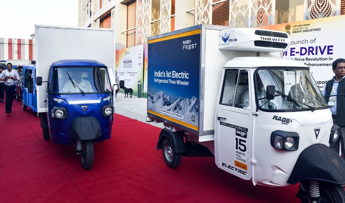 PM E-Drive Scheme 2028 तक बढ़ी, लेकिन Electric Two-Wheeler पर मिलने वाली Subsidy हुई आधी