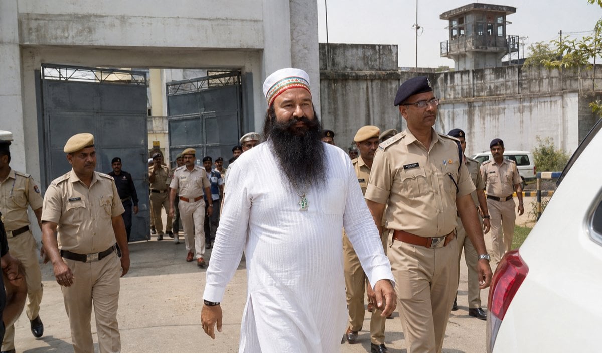 Gurmeet Ram Rahim 21 दिन की Furlough पर रोहतक की सुनारिया जेल से बाहर आया