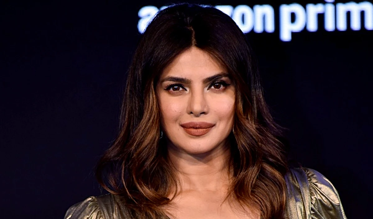 Priyanka Chopra की हॉलीवुड में एक और बड़ी उड़ान! ऑस्कर विजेता Russell Crowe के साथ साइ-फाई थ्रिलर ‘ब्लूफ्लाई’ में आएंगी नज़र