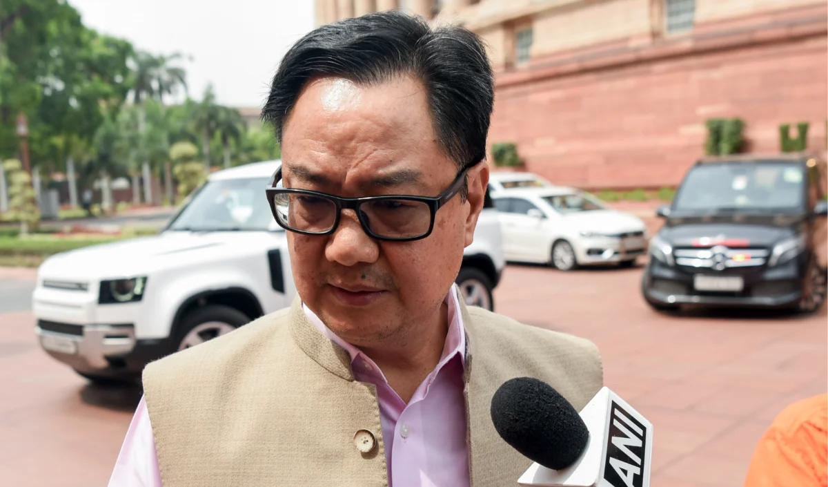 महिला आरक्षण को परिसीमन से जोड़ने पर Kiren Rijiju और Rahul Gandhi के बीच सोशल मीडिया पर तीखी बहस