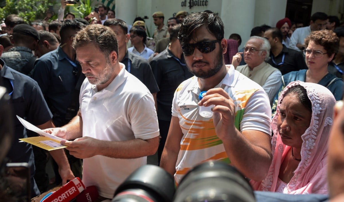 Rahul Gandhi की मांग के बाद Delhi Police ने Pellet Gun मामले में FIR की दर्ज
