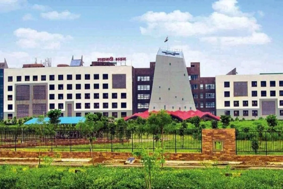 छत्तीसगढ़ में बड़ा प्रशासनिक फेरबदल, 22 IAS और 1 IFS अधिकारी का तबादला, कई जिलों के कलेक्टर बदले