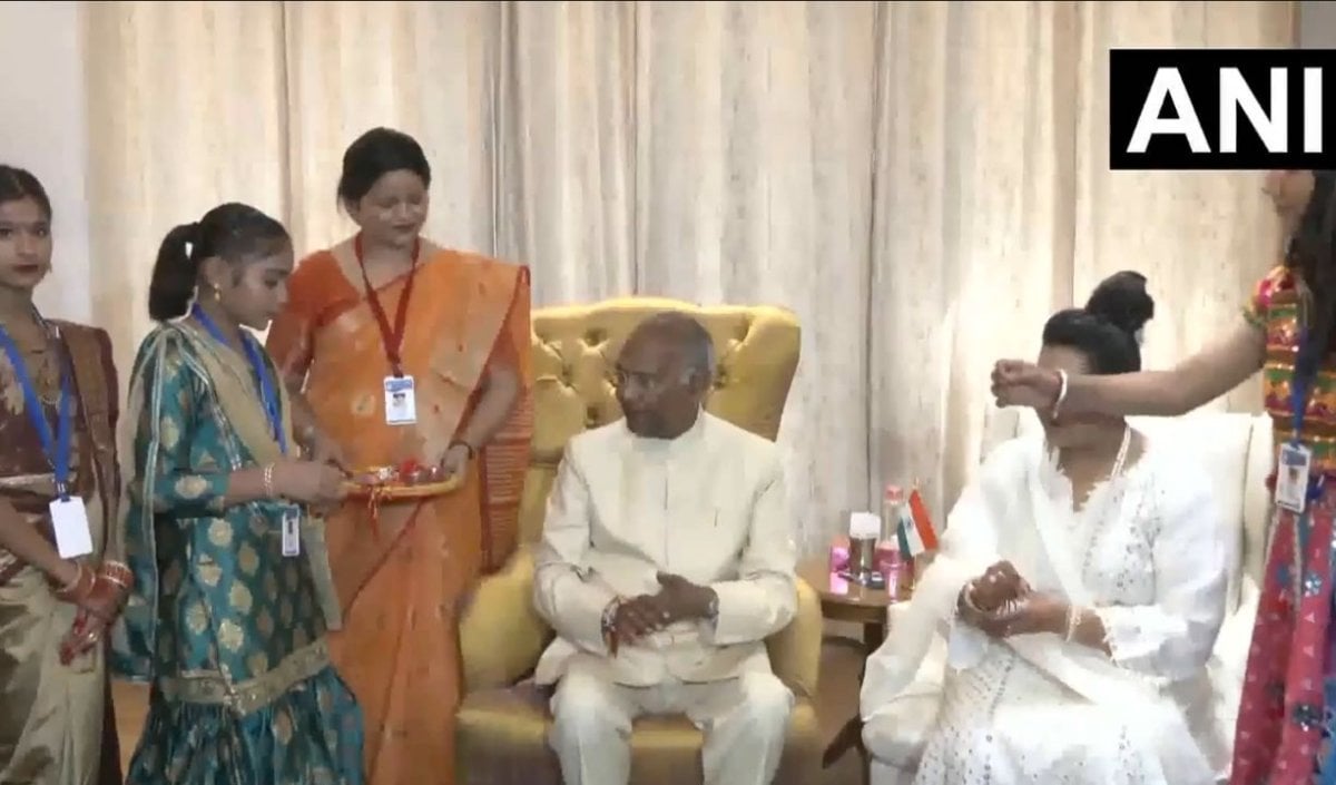 Delhi में पूर्व राष्ट्रपति Ram Nath Kovind ने मनाया रक्षाबंधन का पर्व