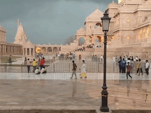 विशेष जांच टीम ने अपनी फाइनल रिपोर्ट शासन को सौंपी:चंपत राय को थ्लीन चिट, ट्रस्ट अध्यक्ष महंत नृत्यगोपाल दास को दिया गया
