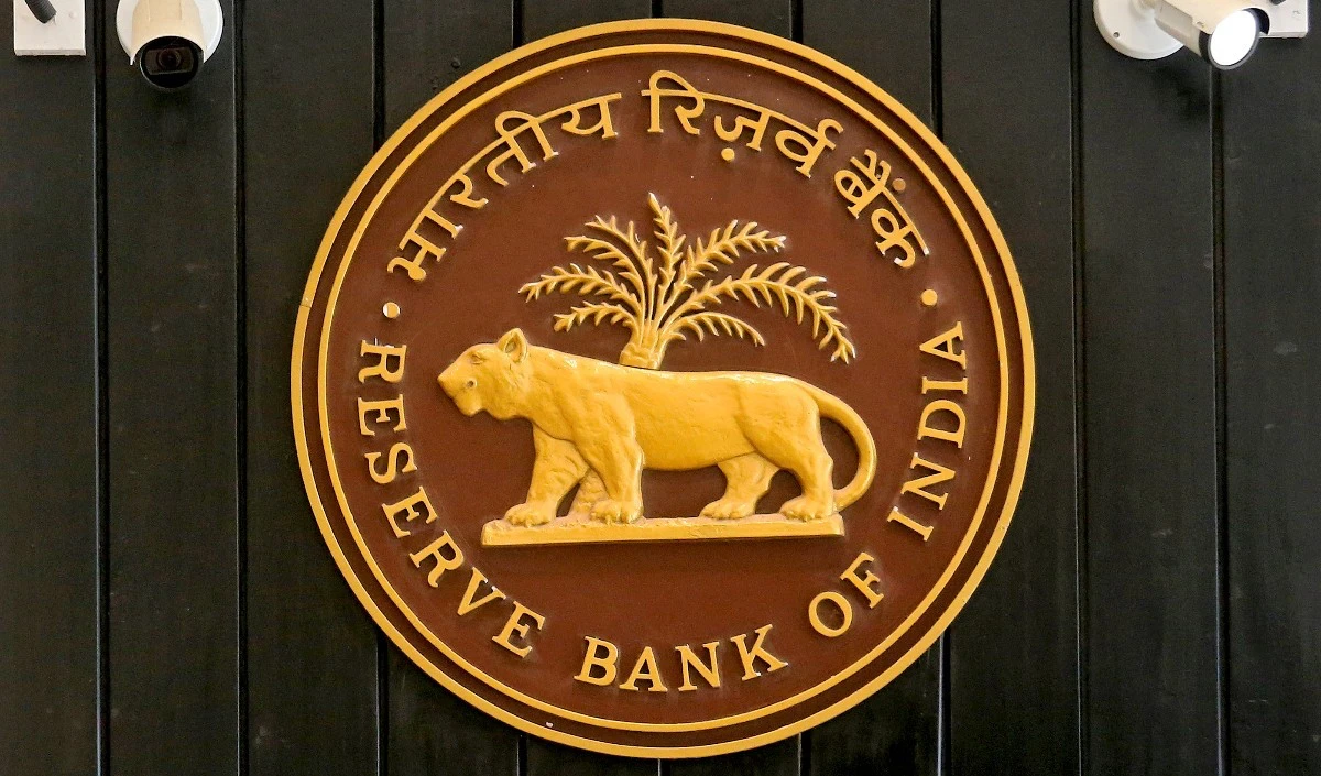RBI Rules for Banks: कर्ज वसूली में बदसलूकी पर कार्रवाई, बैंक की गलती पर ग्राहक को मिलेगा ₹250 प्रति घंटा Compensation