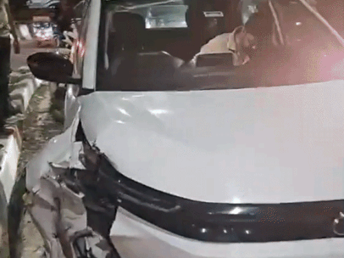 जालंधर के दोमोरिया पुल पर कार और ऑटो में टक्कर:हादसे में बाल-बाल बचे लोग, वाहनों को पहुंचा भारी नुकसान