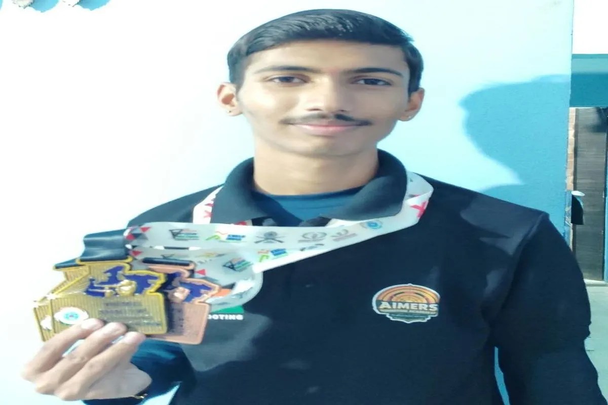 रतलाम के कीर्तिराज ने सोने और कांसे पर साधा निशाना