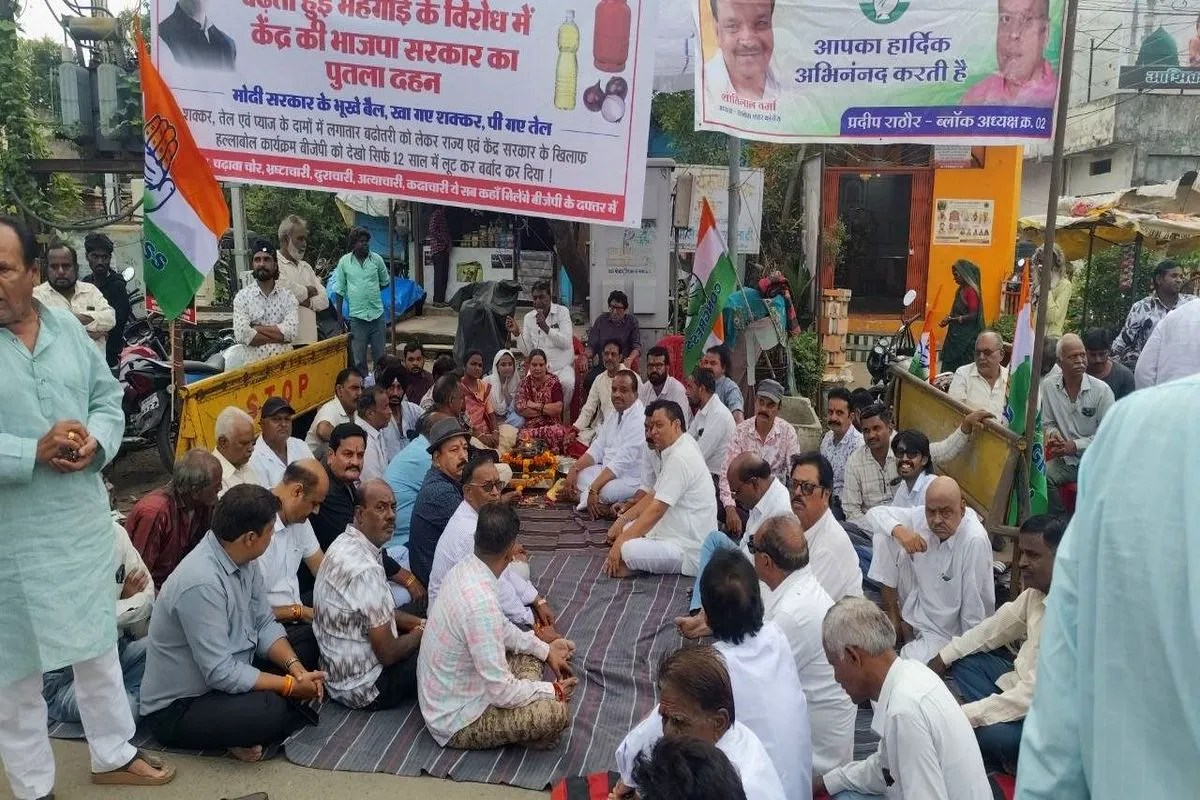 कहीं पुतले का सहारा तो कहीं सद्बुद्धि‌ यज्ञ में आहुतियां