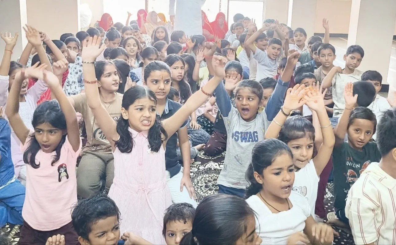 बाबा रामदेव बाल सत्संग सुधा: बच्चों में संस्कार, आत्मविश्वास और संस्कृति की सीख
