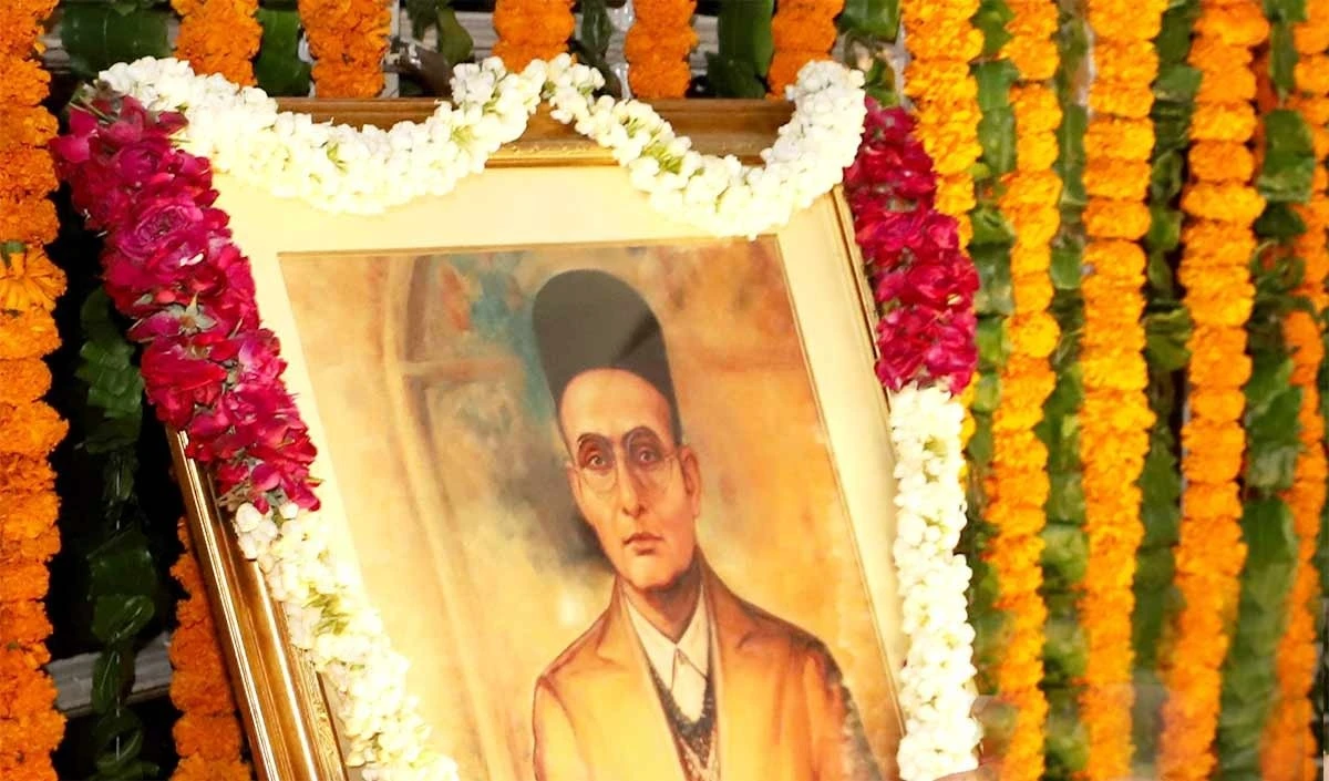 केरल के Kasargod में Savarkar पर क्विज सवाल पूछने पर Teacher Suspended, BJP ने बोला तीखा हमला