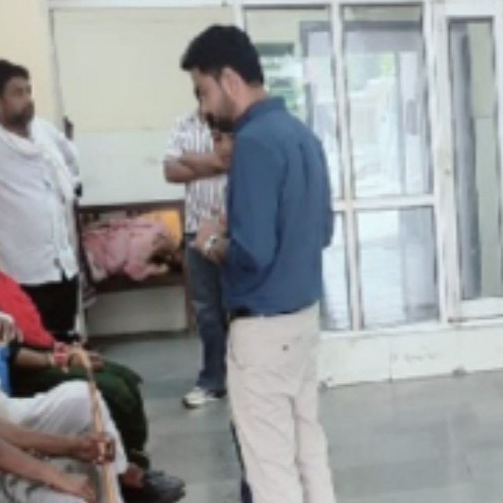 कैथल नागरिक अस्पताल में दो युवकों को मारे चाकू:पीजीआई रेफर, पुराने विवाद के चलते हमला