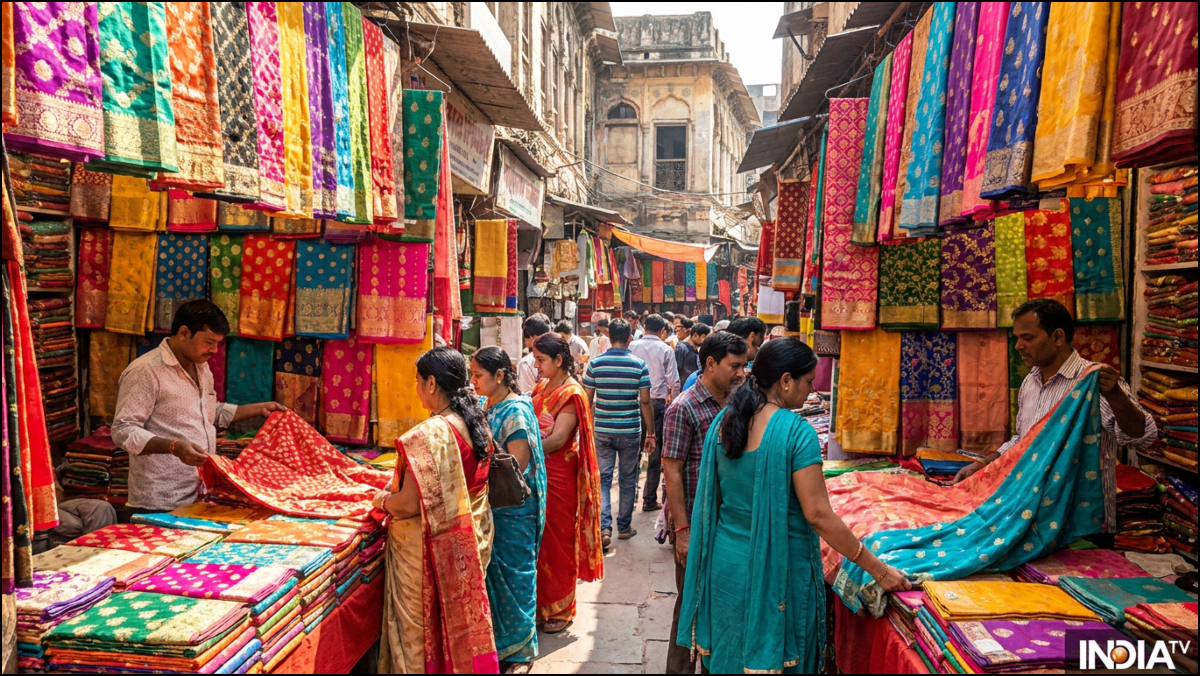 दिल्ली में प्योर ऑथेंटिक हैंडलूम साड़ियां कहां मिलती हैं, इन मार्केट से खरीद लाएं अपनी पसंदीदा साड़ी
