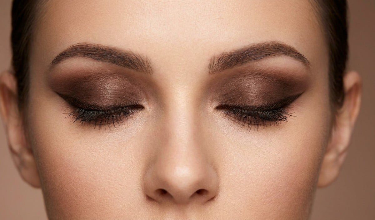 Raksha Bandhan 2026 पर चाहिए Royal Look? Step-by-Step आज़माएं Smoky Brown Winged Eye Makeup