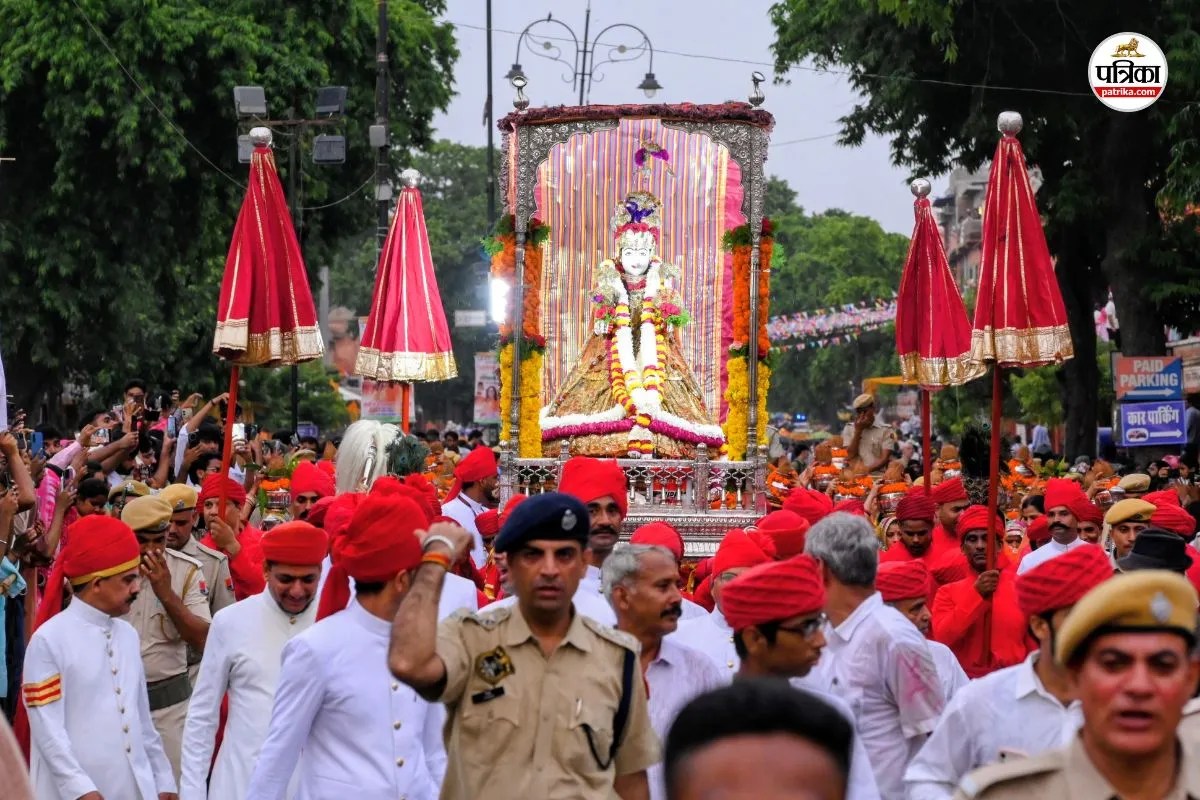 Teej Mata Jaipur : जयपुर में निकली तीज माता की शाही सवारी, लोक कलाकारों की प्रस्तुतियों ने मोहा मन, देखें फोटो