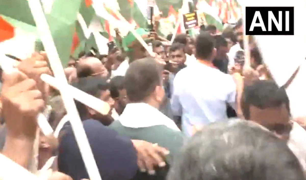युवा समाधान चाहते हैं, बयानबाजी नहीं: Tejashwi Yadav के नेतृत्व में RJD का Raj Bhavan मार्च